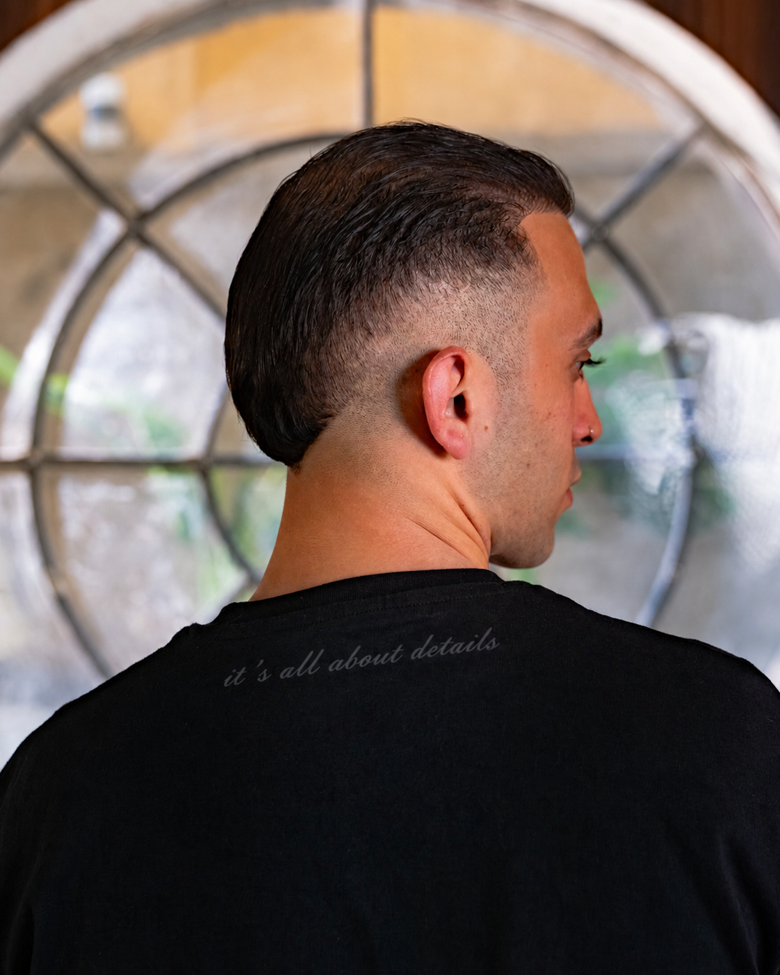 ORÝS ESSENTIAL BLACK T-SHIRT